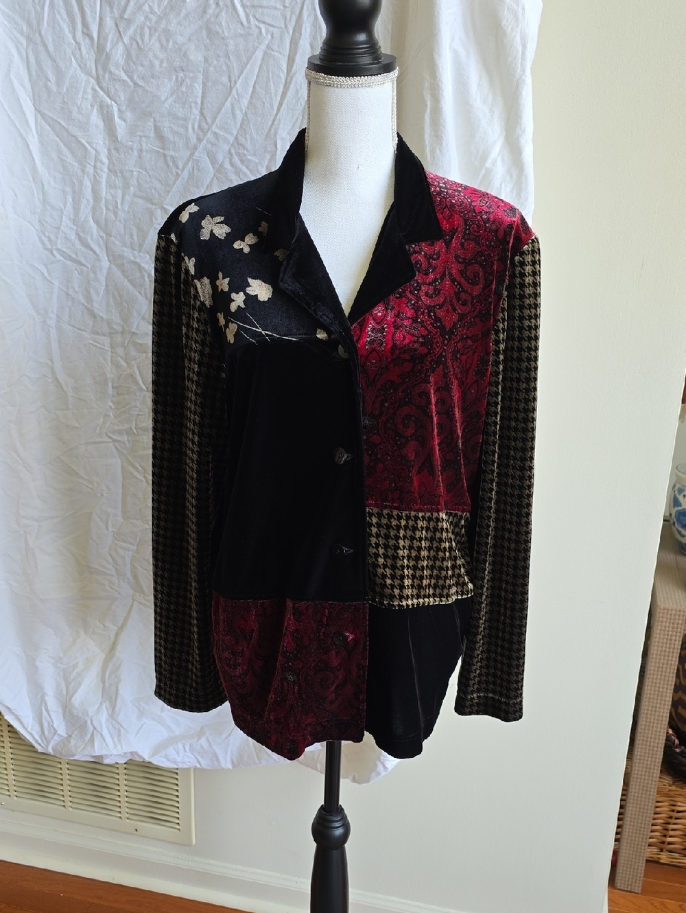 Requirements Mixed-Pattern Velvet & Houndstooth Blazer in Wine Red and Black